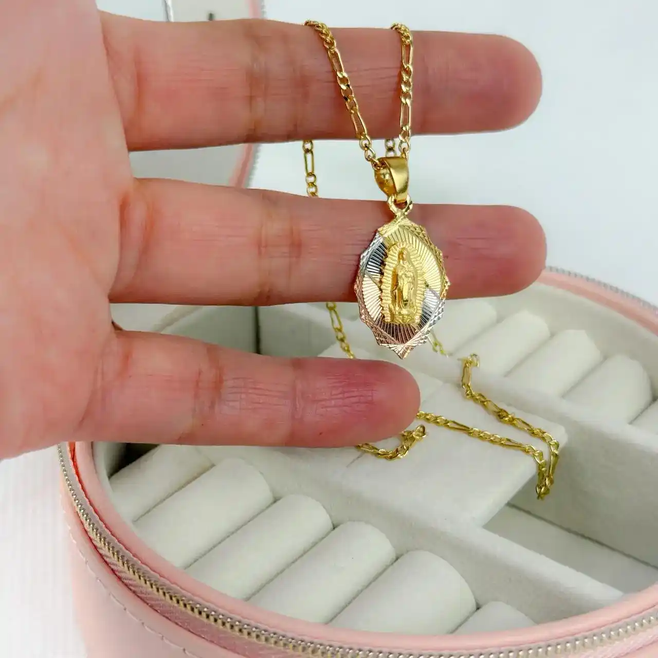 Medalla de oro laminado Virgen de Guadalupe