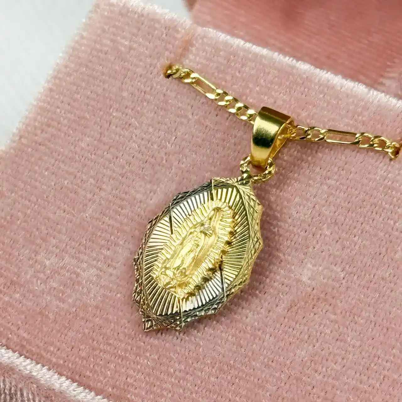 Medalla de oro laminado Virgen de Guadalupe